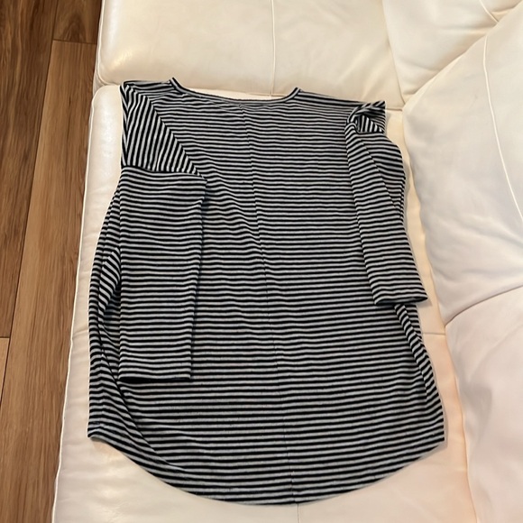 Loft Black/White striped Top size LP - Picture 2 of 3